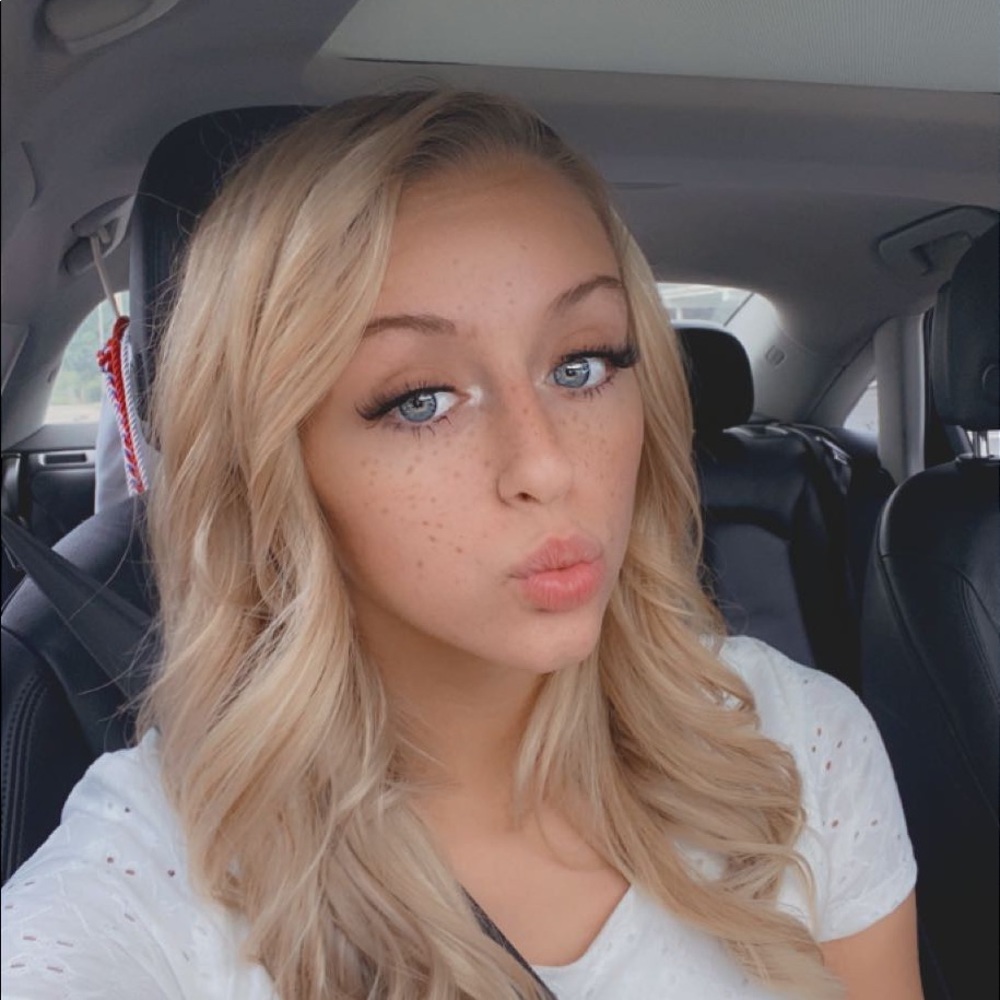 Meet your Posher, Jade